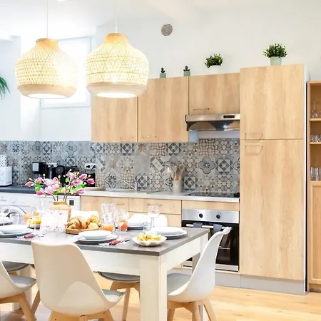 #34 Lamartine 3 Bdrs Ac Balcony 10mins Walk To Old Town *