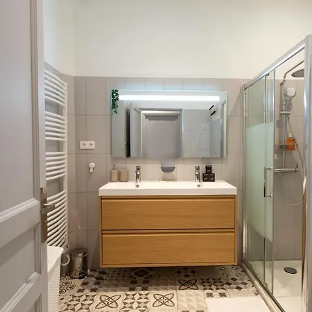 #34 Staywizus - Lamartine 3 Bdr Ac Balcony 10mins Walk To Old Town